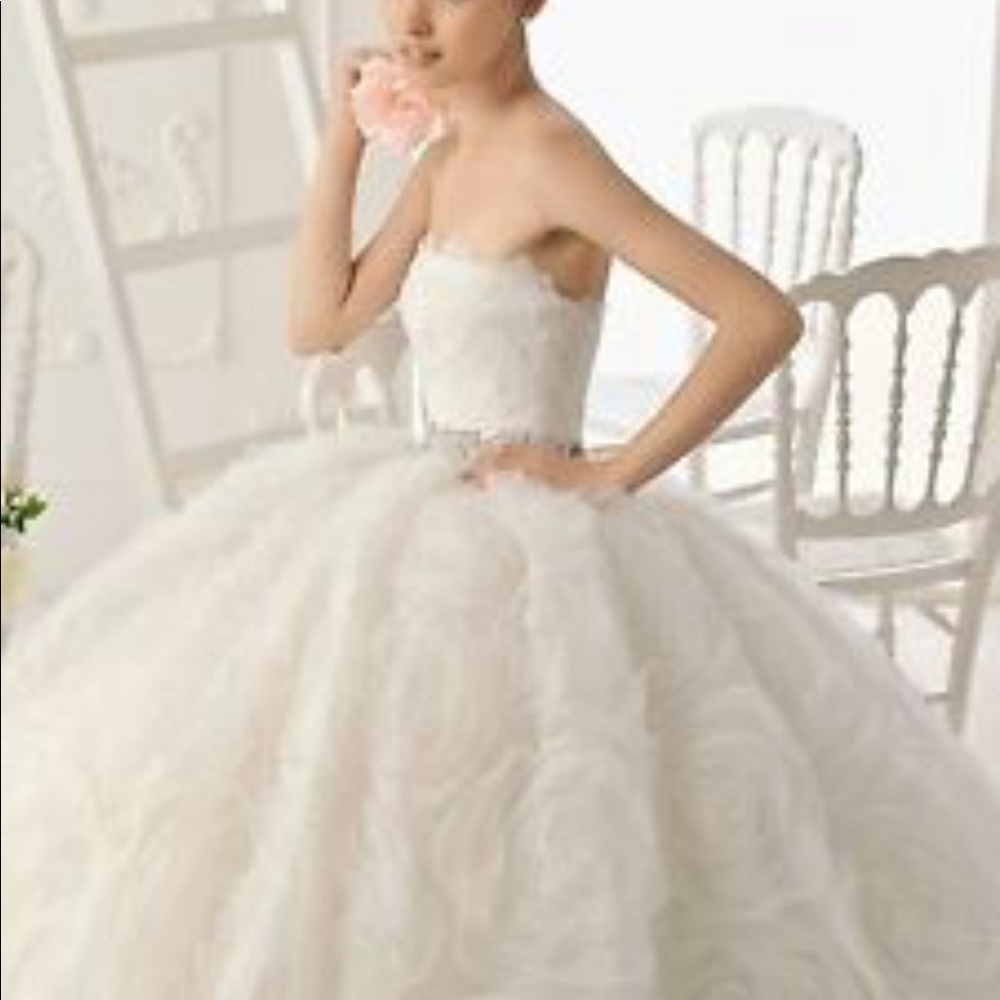Gorgeous Aire Barcelona Wedding Gown size 8